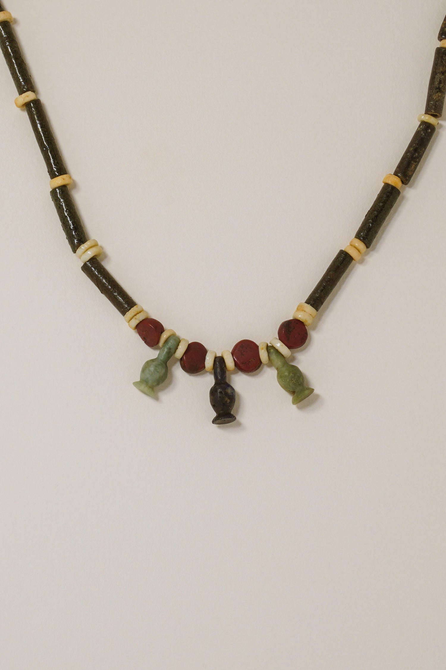 ANCIENT EGYPTIAN NECKLACE WITH FAIENCE, LAPIS LAZULI, TURQUOISE AND RED JASPER BEADS. 1550-1070 BC (DETAIL)